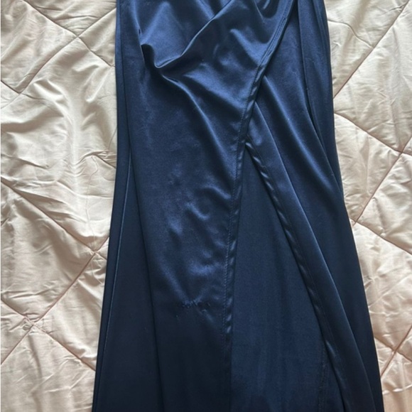 Elegant Navy Off-Shoulder Evening Gown - Picture 2 of 2
